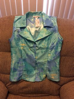 NEW DRESSBARN DRESS SHIRT SIZE S