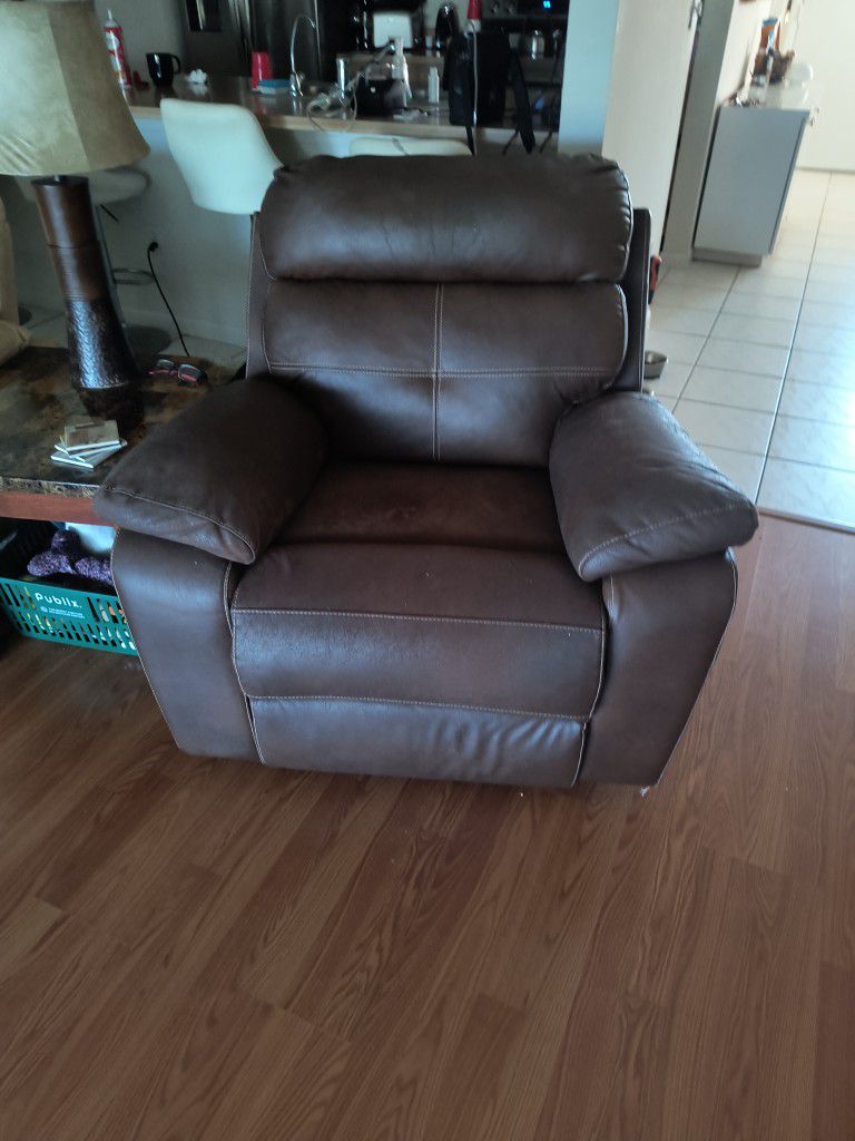 3 POSITION LEATHER RECLINER
