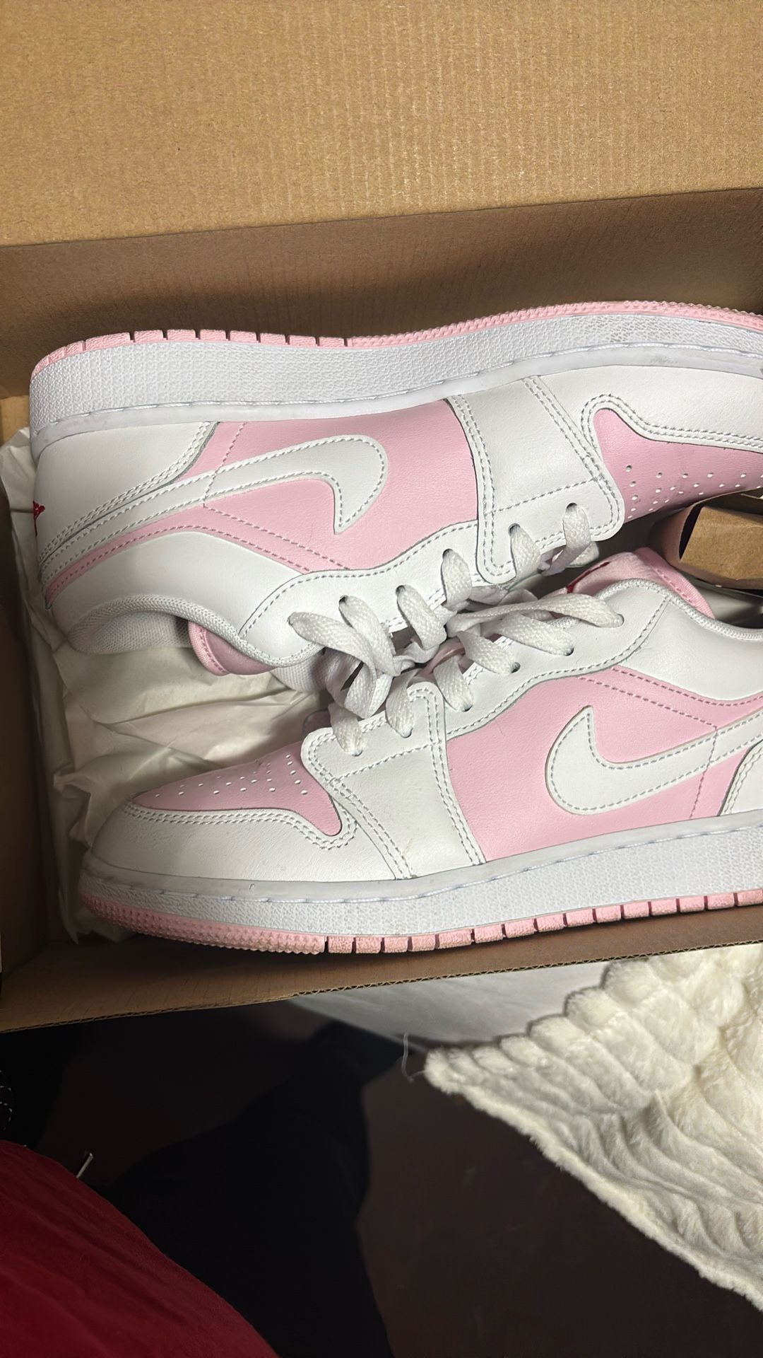 Jordan 1 Lows Pink & White