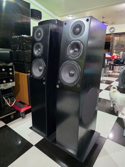 JBL L-7 Speakers Made in USA 8" woofer 12" Subwoofer 46" High Excellent condition perfect working amazing sound will test before you buy. 
SPECS:

Sys