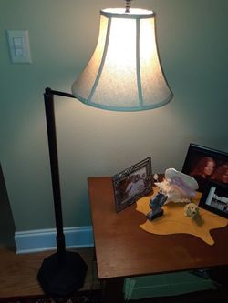 Pole lamp, black swivel top