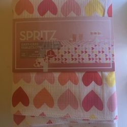 heart shape patterned table cover