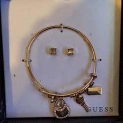 GUESS JEWELRY GIFT BOX