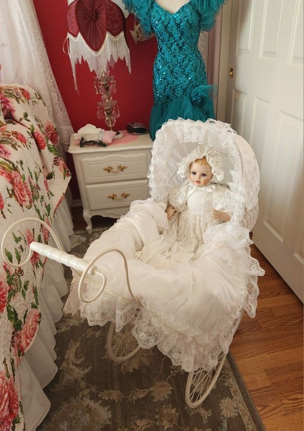PRAM for Doll & Display