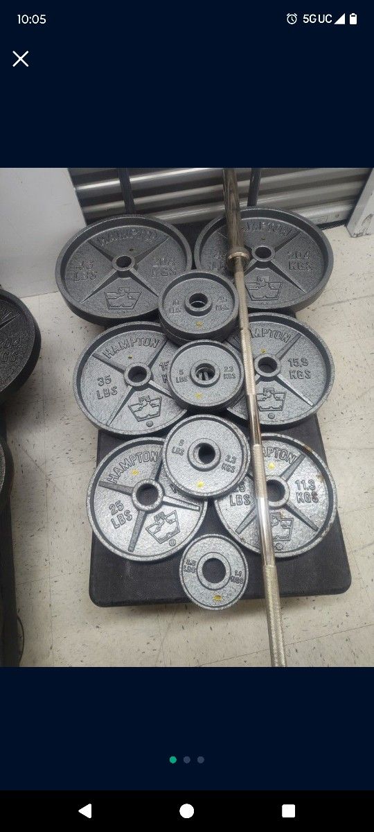 300LB OLYMPIC WEIGHT SET ( LIKE NEW & DELIVERY AVAILABLE TODAY)