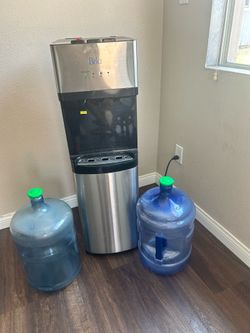 Water cooler/dispenser
