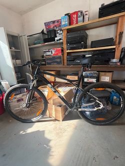 GT Avalanche hardtail mountain bike (aluminum Triple Triangle frame).