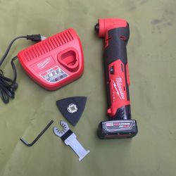 Milwaukee M12 Multi Tool With Battery And Charger