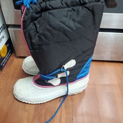 Snow Boots ☃️ Different Prices And Many More Sizes Available