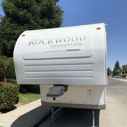 2008 Rockwood 5th wheel - 30 ft