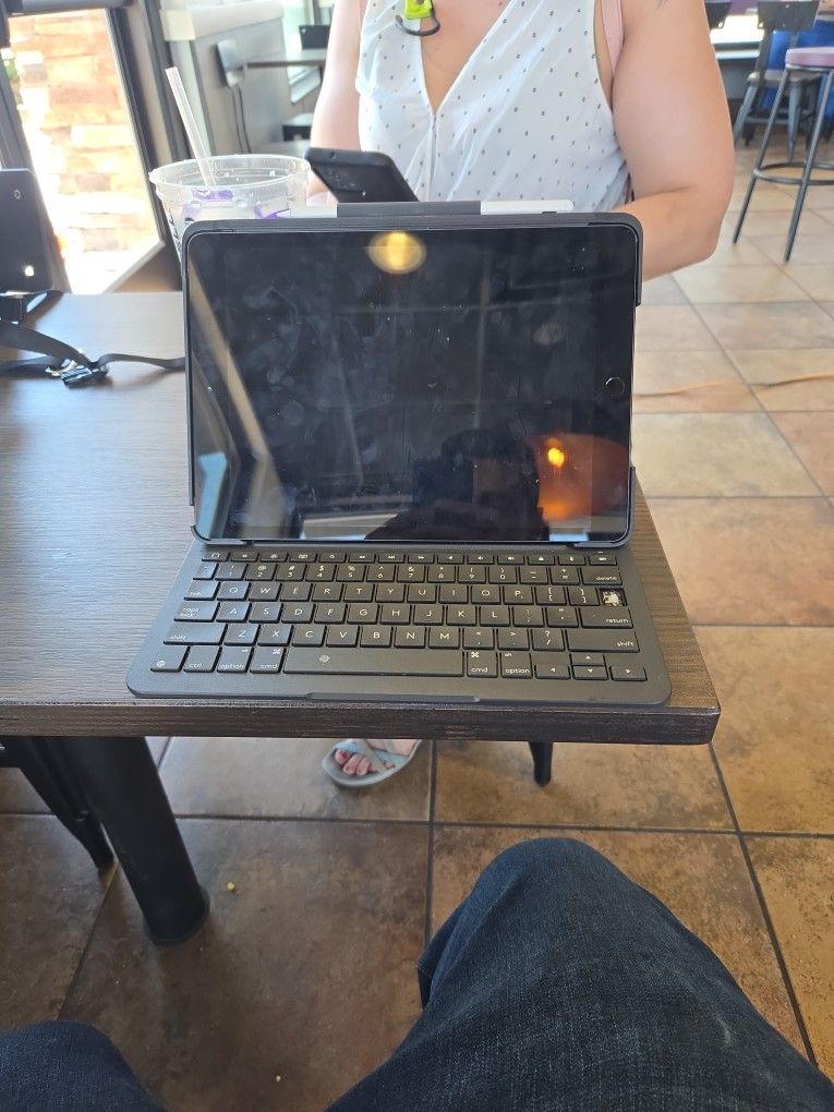 7th Gen Ipad WiFi And Cellular 256 Gig