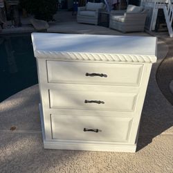 Unique Large 3-Drawer Chest / Dresser 