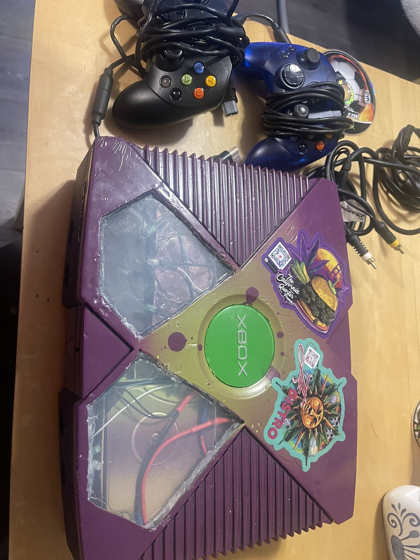 Xbox Classic System Console and Controller Original for Parts Or Repair comes with two controls one game and cables. It turns on screen comes on, but