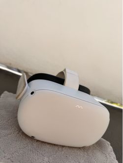 Meta Quest 2 VR Headset