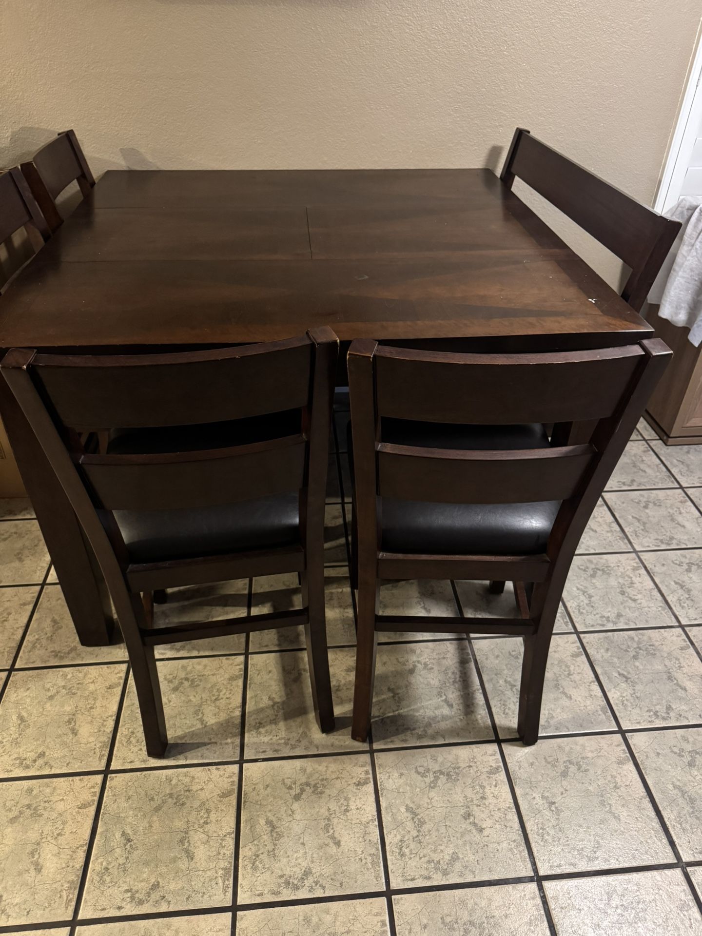 Expandable Dining Table