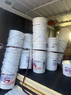 5 gallon buckets