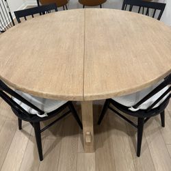 Pottery Barn Toscana Round Extendable Dining Table With 4 Chairs And Chair Pads! Beautiful!