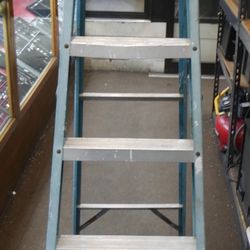 WERNER 6FT FIBERGLASS 6D06 LADDER PRE OWNED 867299-1 