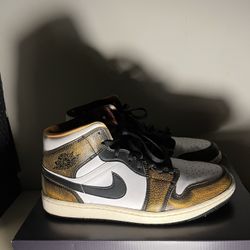 Air Jordan 1 Mid SE Orange Wear