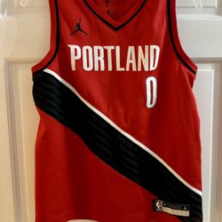 Nike Portland Trailblazers Damian Lillard - size youth medium 