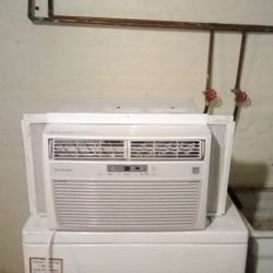 Air Conditioner Frigidaire 6,000 BTU 