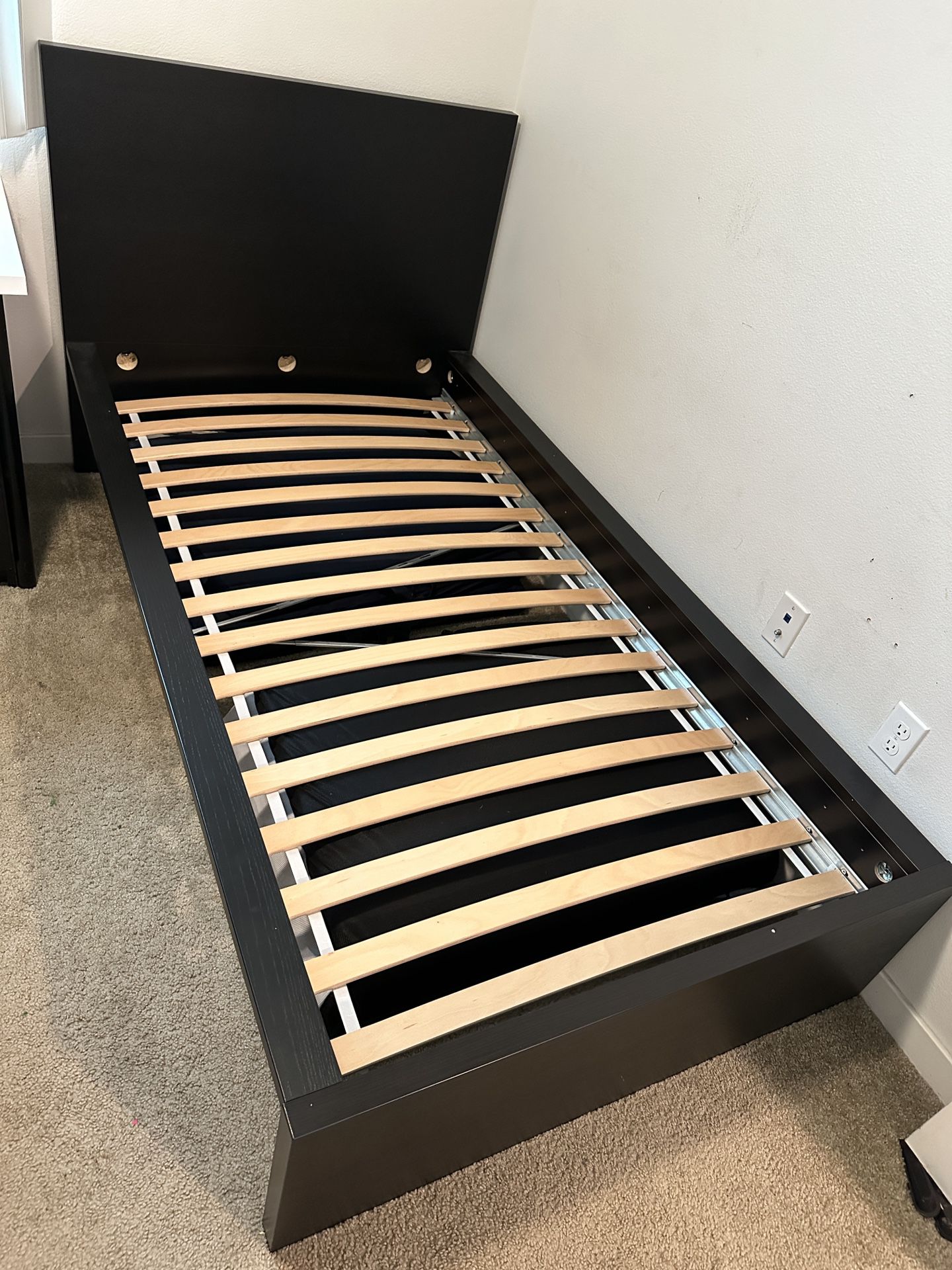 Ikea Twin Bed ( FREE MATTRESS) 
