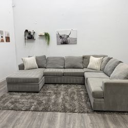 Living Spaces Sectional Couch - Free Delivery 