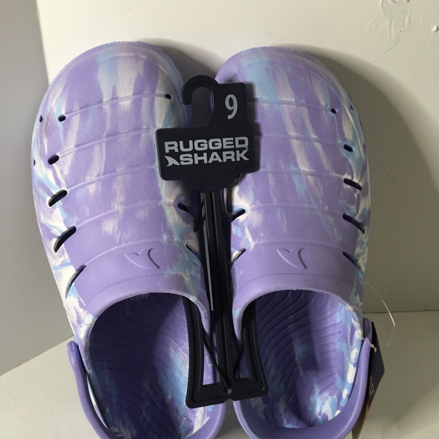 Rugged shark flip 2025 flops
