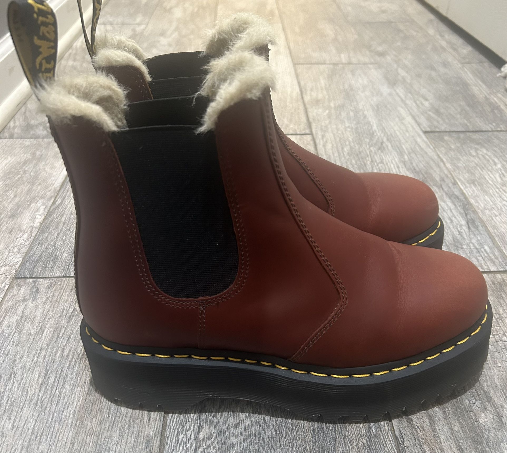 Dr. Martens 2976 Chelsea Boot - Women's Size 10
