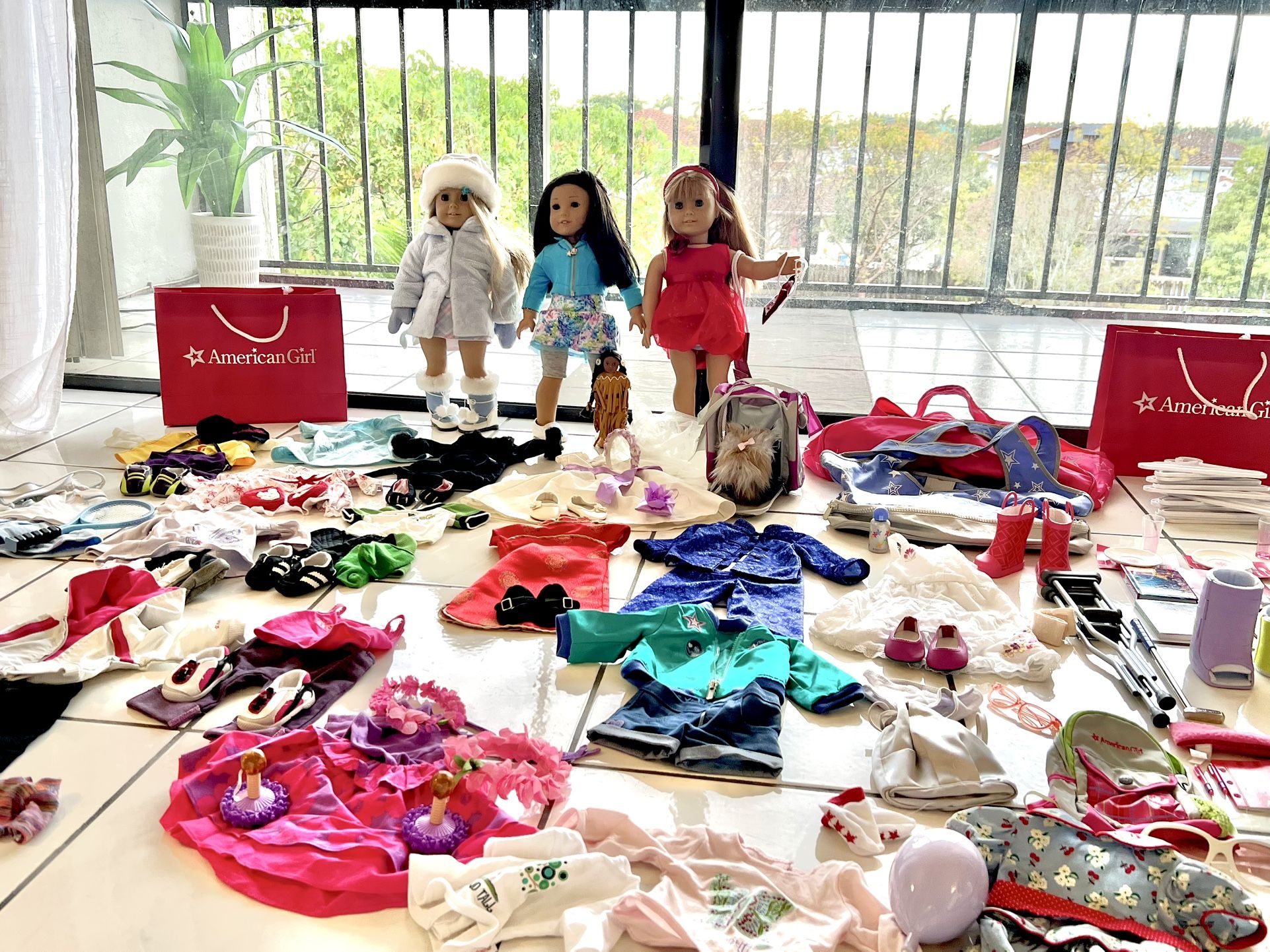 Make An Offer!! Massive Lot Of American Girl Doll Dolls Clothes And Props/ Accessories