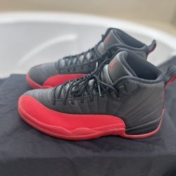 Air Jordan Retro 12s Size 11m.      199$ 