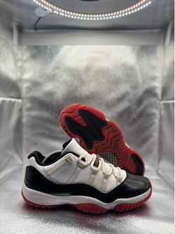 Air Jordan 11 low concord bred