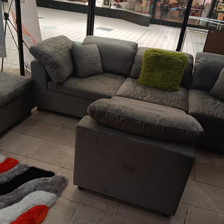 *Living Room Special*---Lima Adjustable Gray Fabric Sectional Sofa W/Ottoman---Delivery And Easy Financing Available🤝