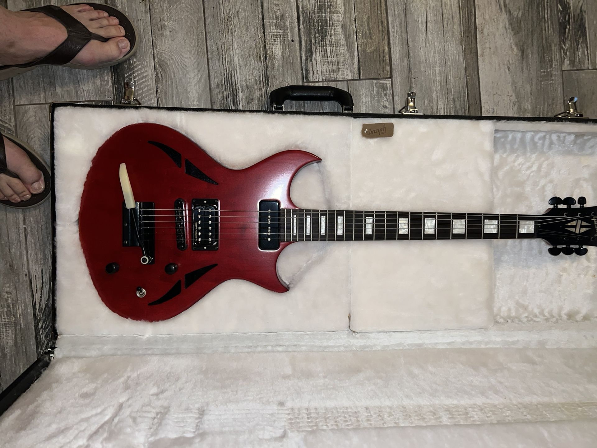 Gibson N-225 Nighthawk 2013 w/OHSC EXCELLENT CONDITION