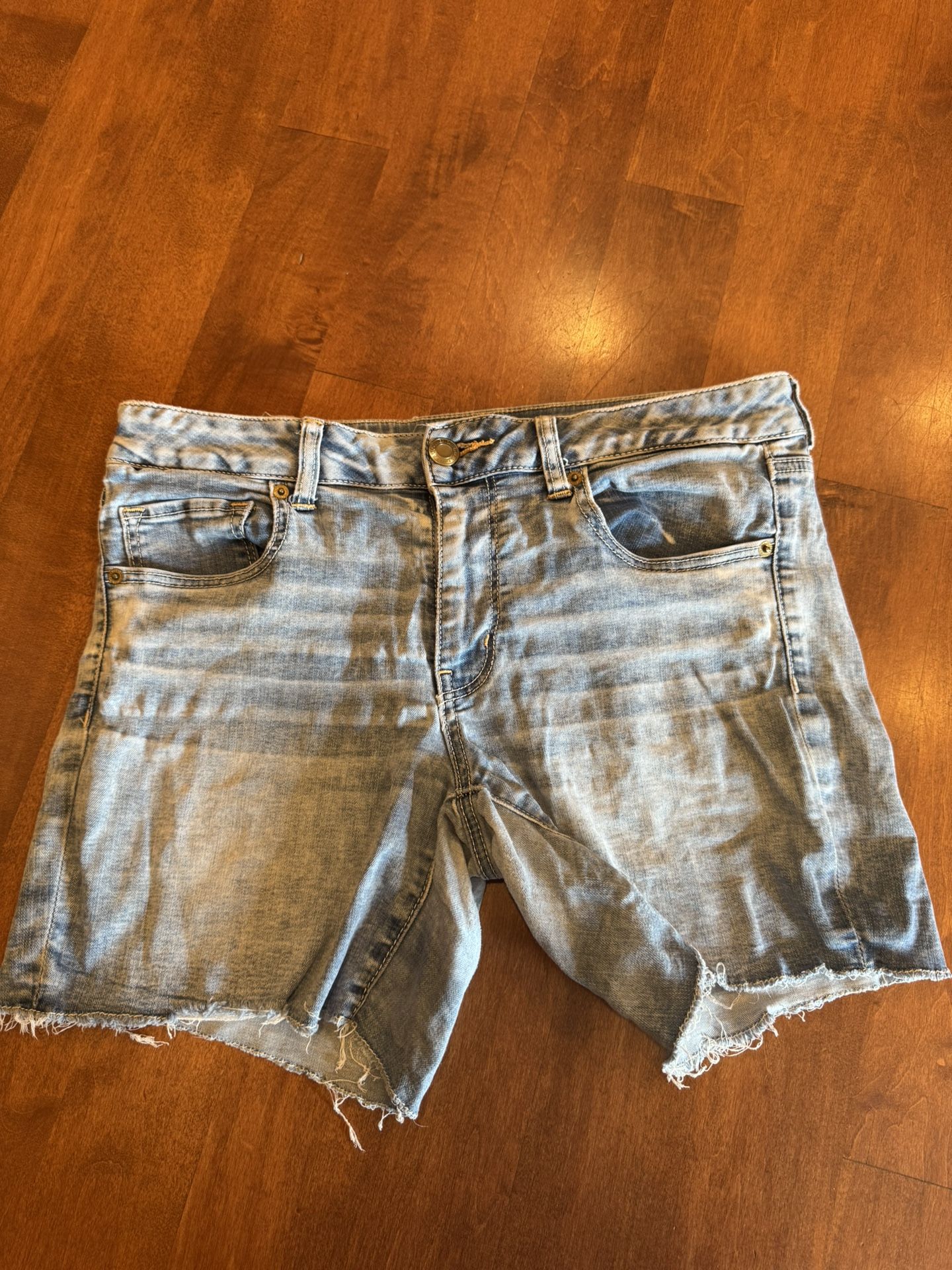 Woman’s American Eagle jean shorts shipping available