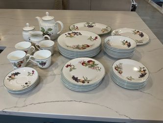 Royal Dalton (Made In England) Fruit Pattern China Collection. 