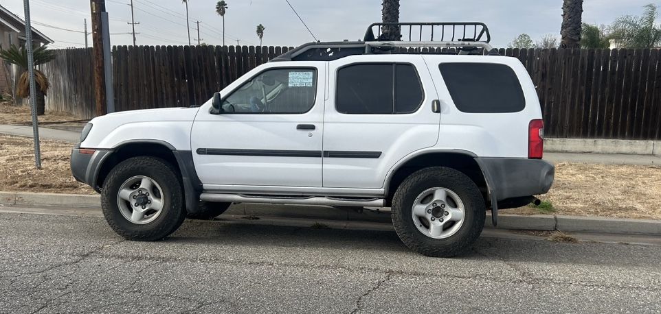 3.3Liter Nis san 2003 Xterra 4wd 178k.