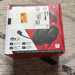 Hyper X Cloud 3 comes w microphone