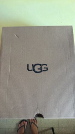 UGG Shoe Box