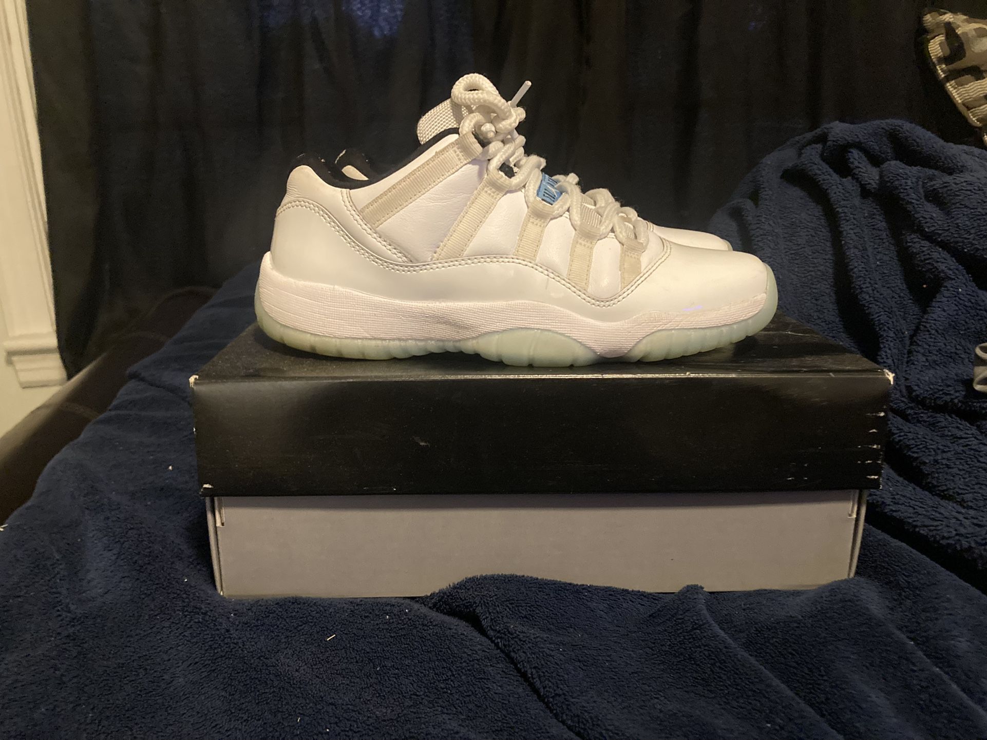 Jordan 11 Low Retro Legend Blue Size