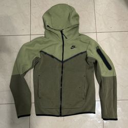 Green Nike Tech 
