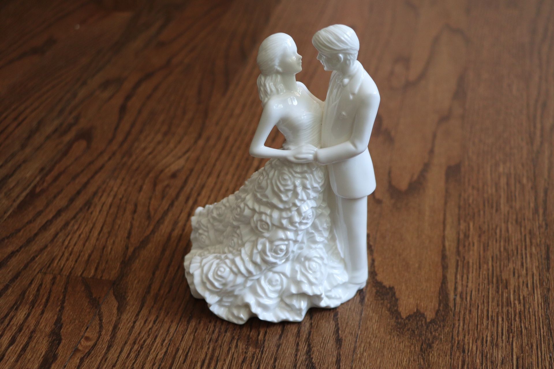 Monique Lhuillier Waterford Modern Love Bride & Groom Cake Topper