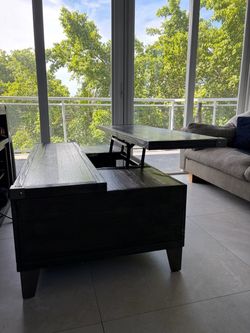 Lift top coffee table w/ storage