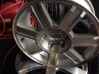 1 GMC 1500 wheel 18"