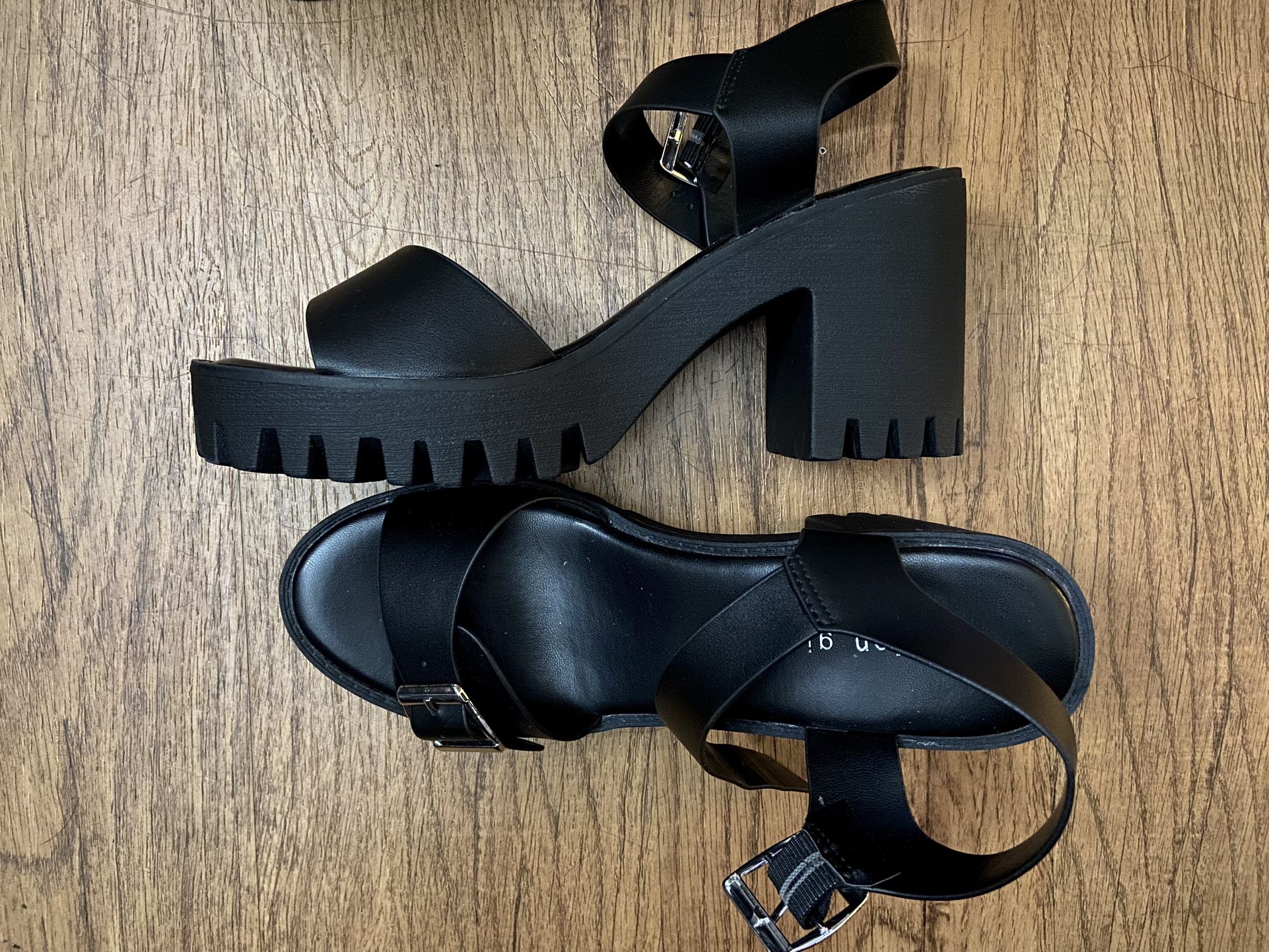 Black Sandal Heels Size 8 Brand New!