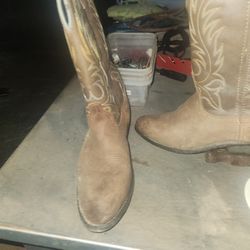 T when is boots on cowboy boots seven and a half