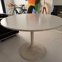 IKEA DOCKSTA White Round Dining Table – Modern Tulip Style