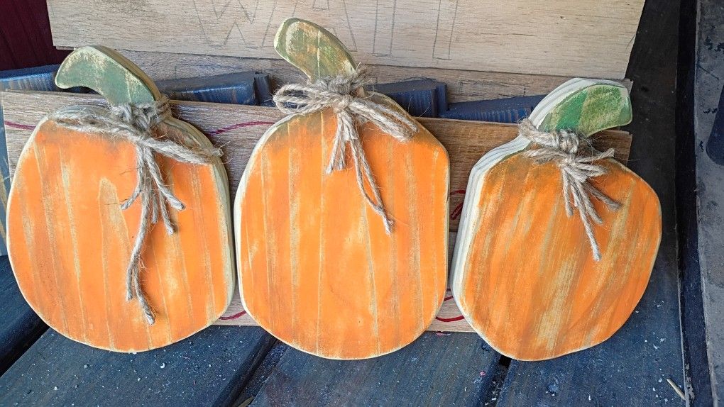 Rustic Wood Pumpkins Set