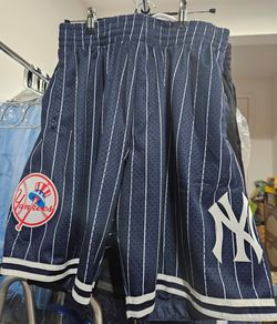 New York Yankees Mitchell and Ness Shorts Size Medium