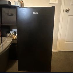 Mini Fridge with small freezer 